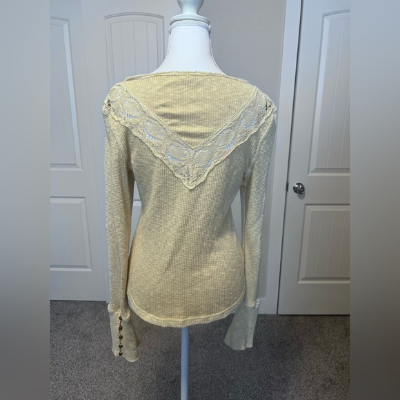 Free People Cream Lace Button Come on Over Stretch Henley Sz Large (Sm/Med) - Picture 5 of 16